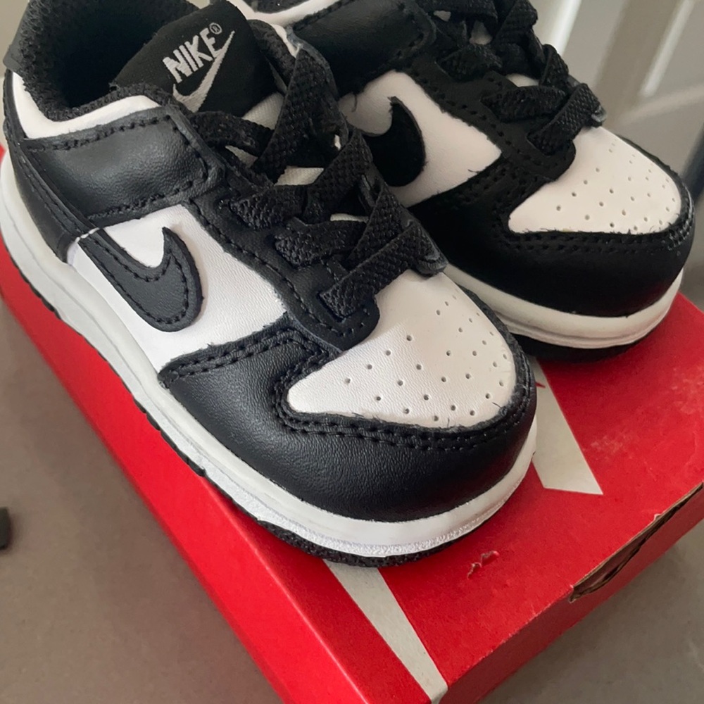 4c NIKE DUNK LOW black/white